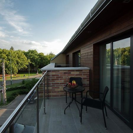 Almasy Apartmanhaz Дьюла Экстерьер фото