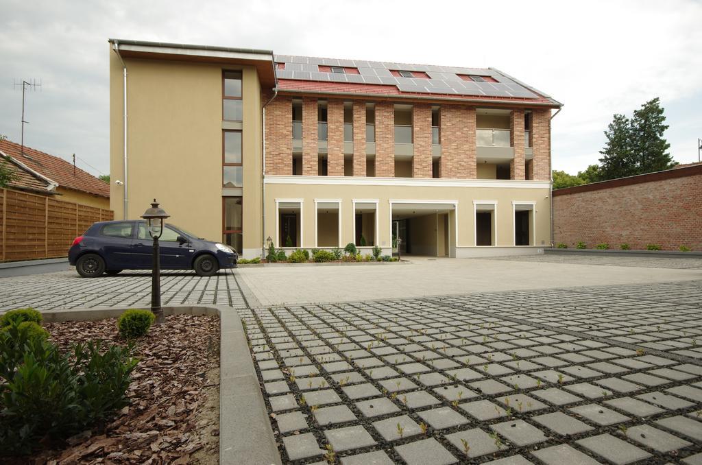 Almasy Apartmanhaz Дьюла Экстерьер фото