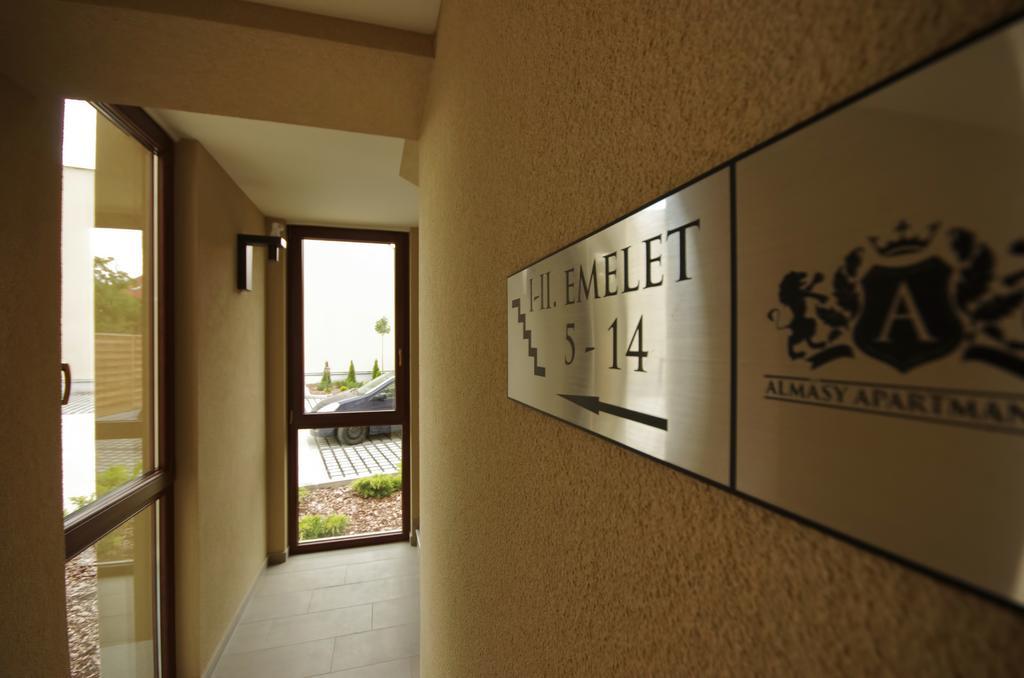Almasy Apartmanhaz Дьюла Экстерьер фото